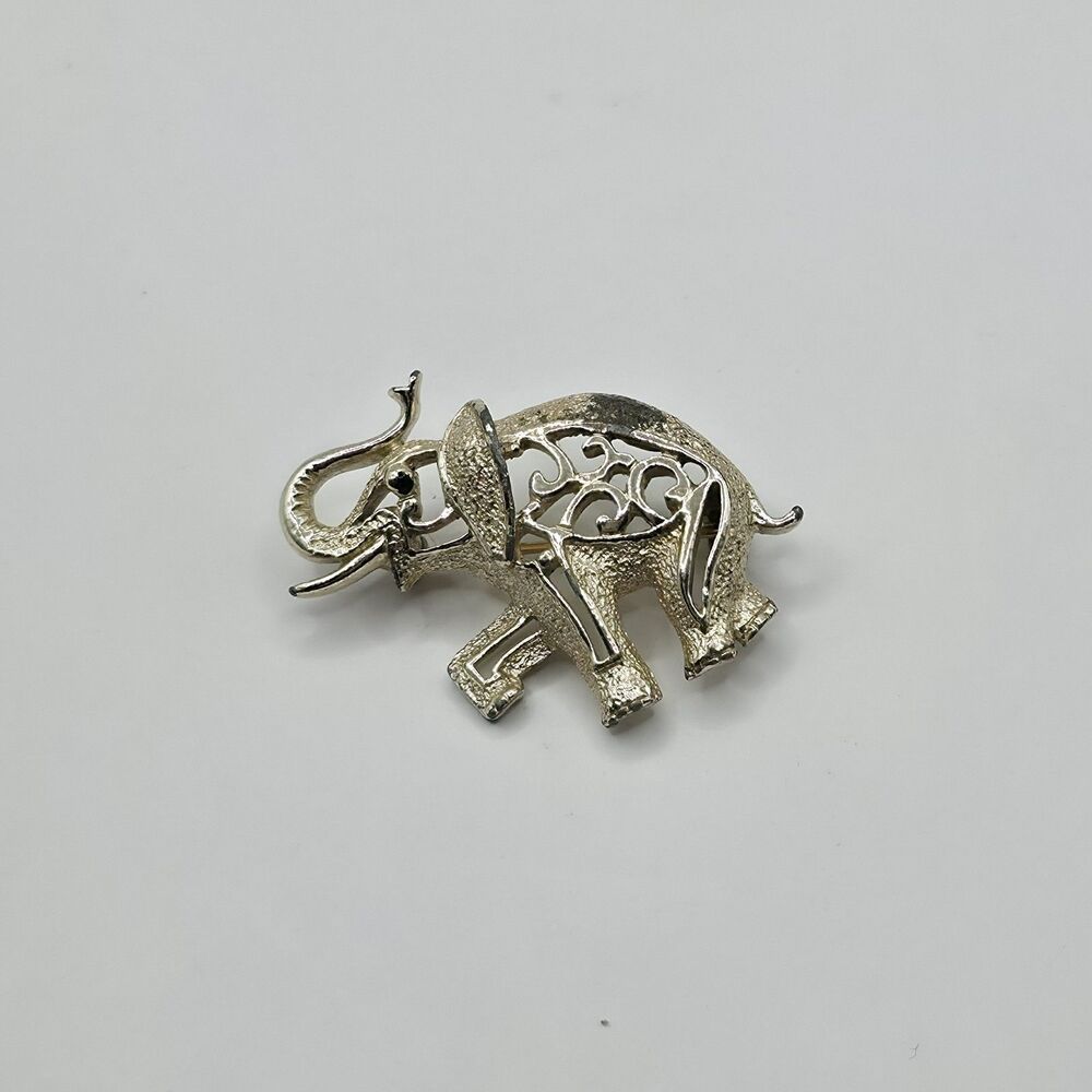 Sarah Coventry Elephant Goldtone Vintage Pin 1" x 1 1/2"